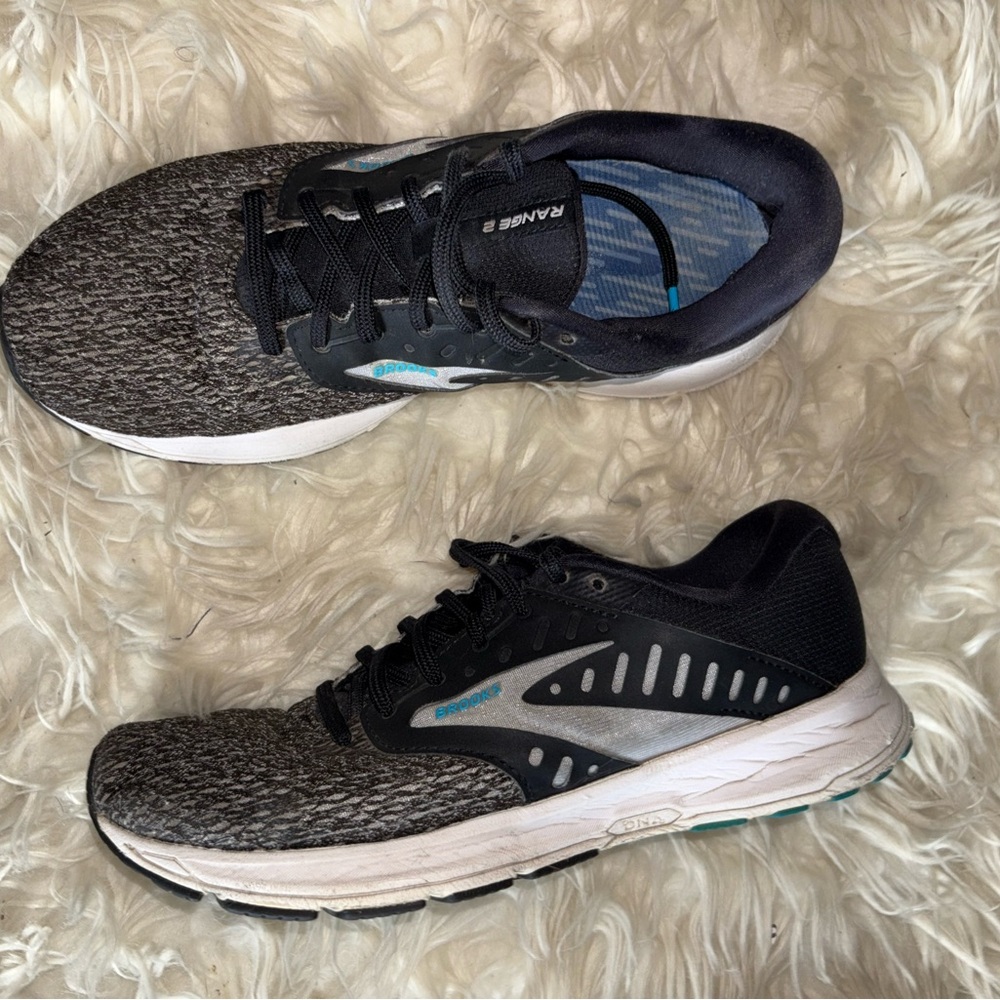 Brooks women shoes